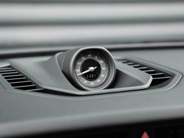 Porsche Cayenne E4 Turbo Electric — photo 30