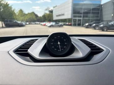 Porsche Cayenne E4 Turbo Electric — photo 31