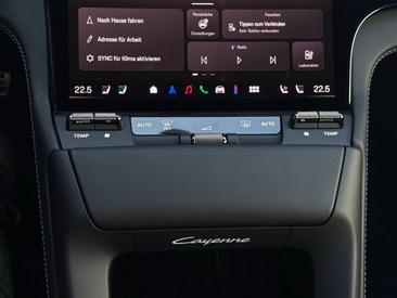 Porsche Cayenne E4 Turbo Electric — photo 32