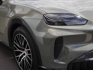 Porsche Cayenne E4 Electric — photo 6