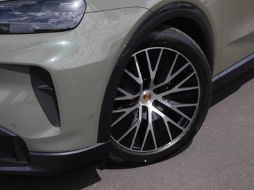 Porsche Cayenne E4 Electric — photo 7