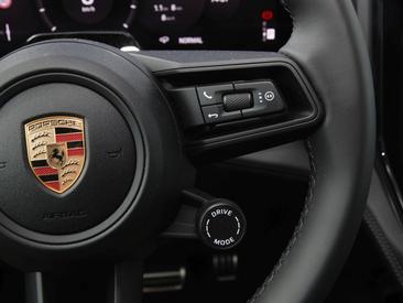 Porsche Cayenne E4 Electric — photo 15