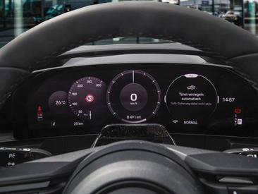 Porsche Cayenne E4 Electric — photo 17
