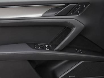 Porsche Cayenne E4 Electric — photo 27