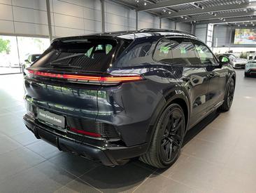 Porsche Cayenne E4 Electric — photo 6