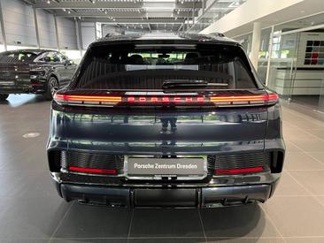 Porsche Cayenne E4 Electric — photo 8