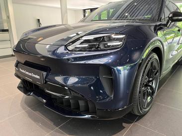 Porsche Cayenne E4 Electric — photo 11