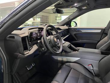 Porsche Cayenne E4 Electric — photo 13