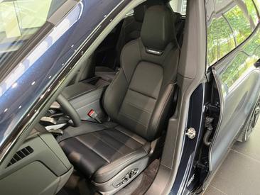 Porsche Cayenne E4 Electric — photo 14