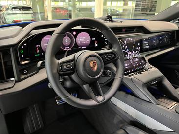 Porsche Cayenne E4 Electric — photo 15