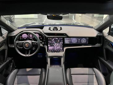 Porsche Cayenne E4 Electric — photo 16