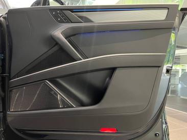 Porsche Cayenne E4 Electric — photo 18
