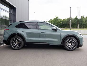 Porsche Cayenne E4 Electric — photo 5