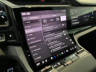 Porsche Cayenne E4 Electric — photo 24