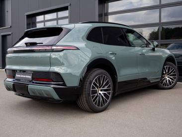 Porsche Cayenne E4 Electric — photo 6