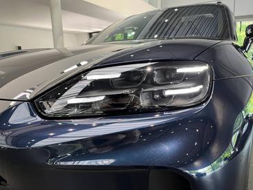 Porsche Cayenne E4 Electric — photo 27