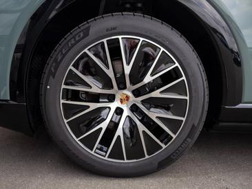 Porsche Cayenne E4 Electric — photo 9