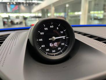 Porsche Cayenne E4 Electric — photo 29