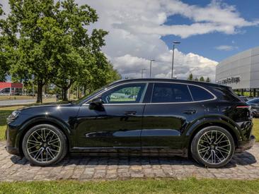 Porsche Cayenne E4 Turbo Electric — photo 2