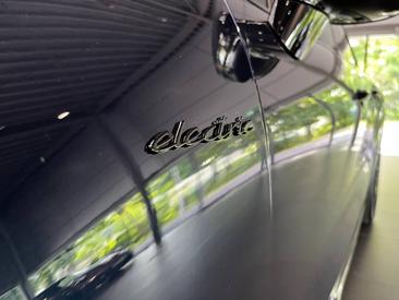 Porsche Cayenne E4 Electric — photo 31