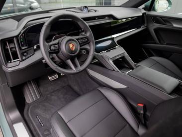 Porsche Cayenne E4 Electric — photo 14