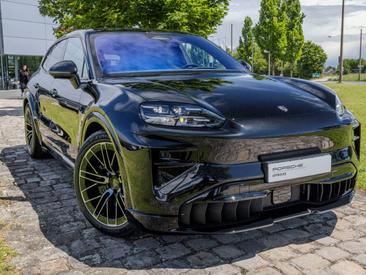 Porsche Cayenne E4 Turbo Electric — photo 7
