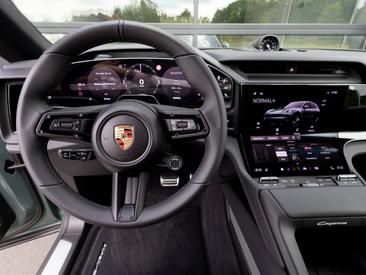 Porsche Cayenne E4 Electric — photo 16