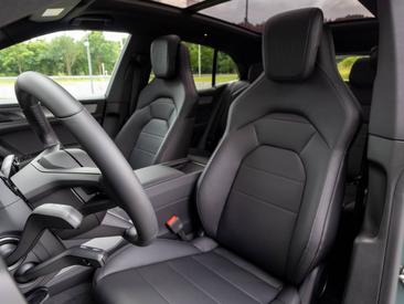 Porsche Cayenne E4 Electric — photo 17