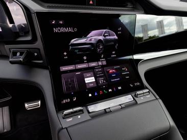 Porsche Cayenne E4 Electric — photo 19