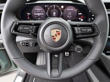 Porsche Cayenne E4 Electric — photo 20
