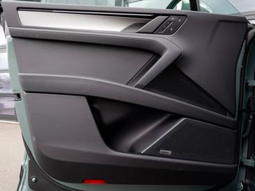Porsche Cayenne E4 Electric — photo 22