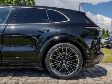 Porsche Cayenne E4 Turbo Electric — photo 14