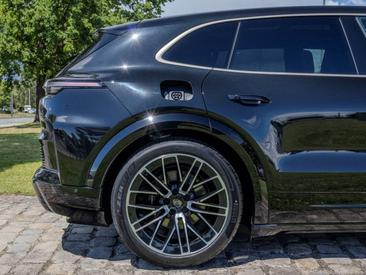 Porsche Cayenne E4 Turbo Electric — photo 15