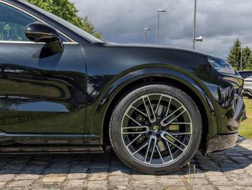 Porsche Cayenne E4 Turbo Electric — photo 16