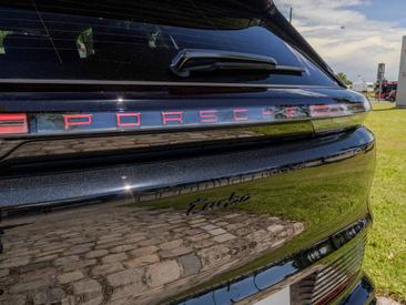 Porsche Cayenne E4 Turbo Electric — photo 17