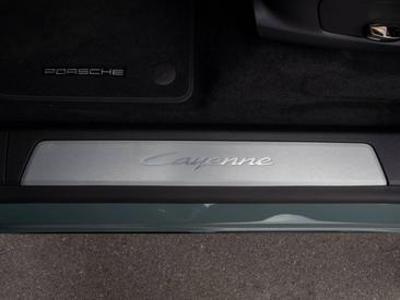 Porsche Cayenne E4 Electric — photo 26