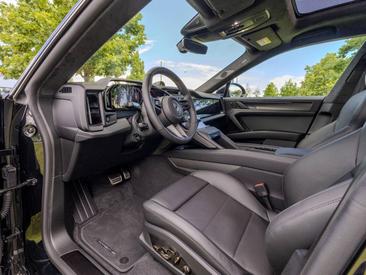 Porsche Cayenne E4 Turbo Electric — photo 18