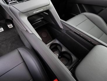 Porsche Cayenne E4 Electric — photo 27