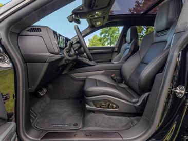 Porsche Cayenne E4 Turbo Electric — photo 19