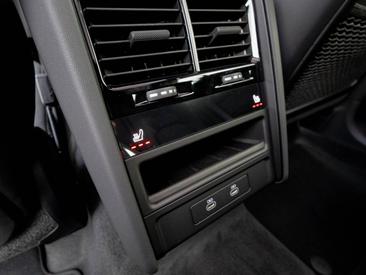 Porsche Cayenne E4 Electric — photo 29