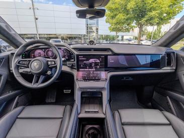 Porsche Cayenne E4 Turbo Electric — photo 21