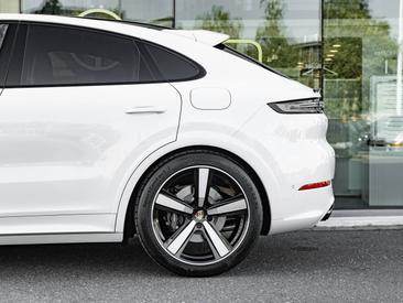 Porsche Cayenne III Turbo GT — photo 11