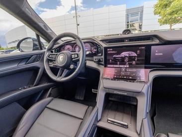Porsche Cayenne E4 Turbo Electric — photo 22