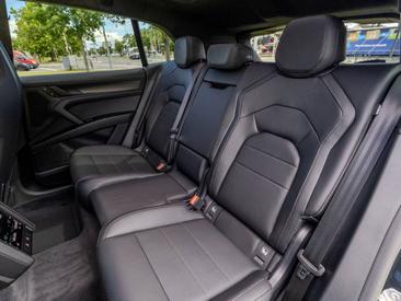 Porsche Cayenne E4 Turbo Electric — photo 24