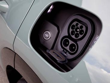 Porsche Cayenne E4 Electric — photo 34