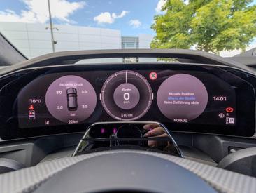 Porsche Cayenne E4 Turbo Electric — photo 28