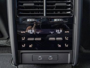 Porsche Cayenne E4 Turbo Electric — photo 43