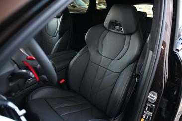 BMW XM 50e — photo 2