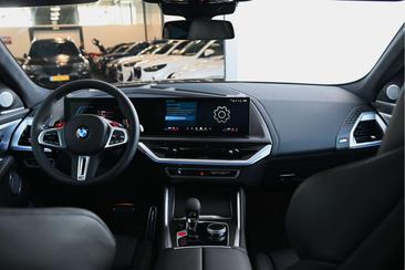BMW XM 50e — photo 3
