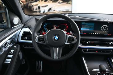 BMW XM 50e — photo 4